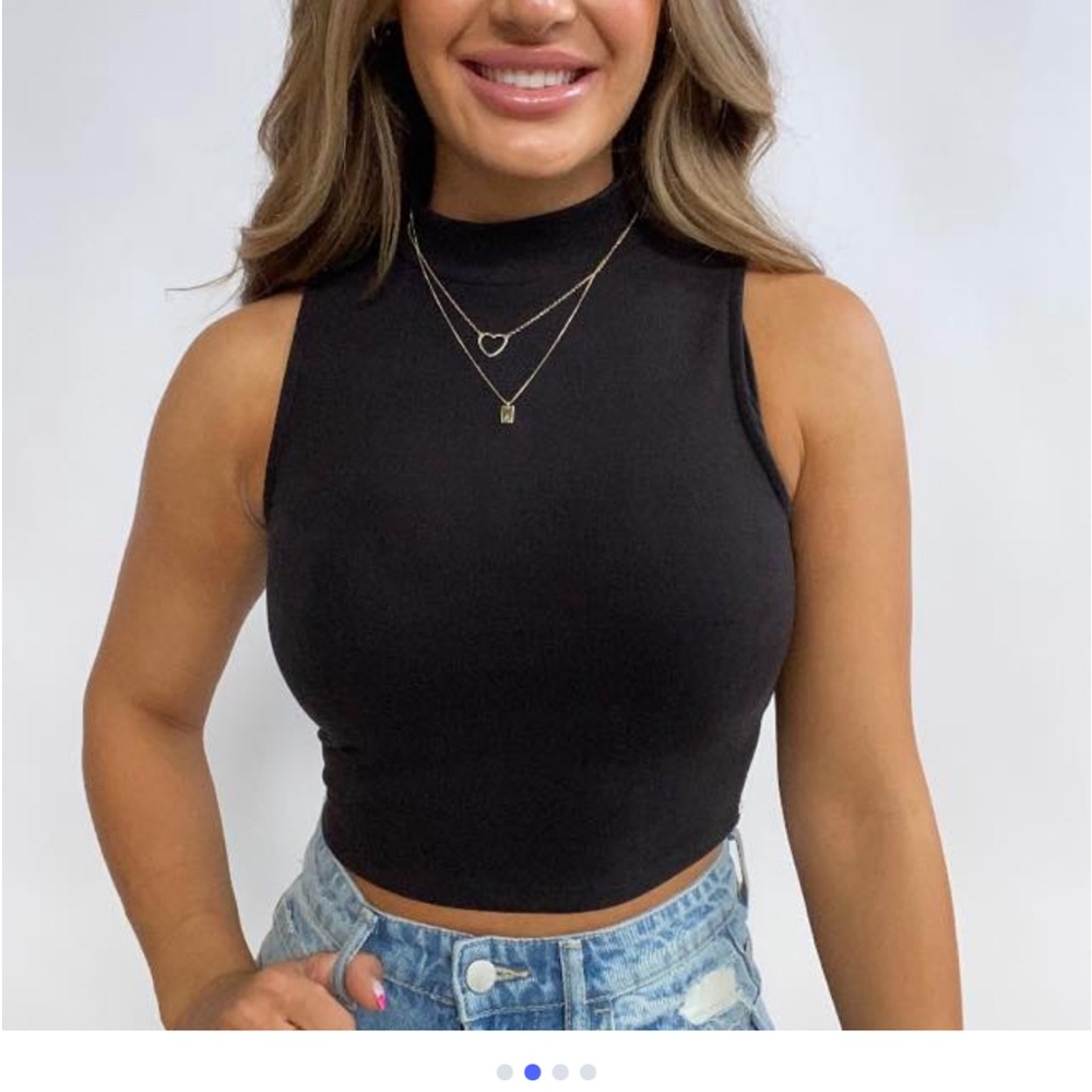 Black Sleeveless Crop Top
